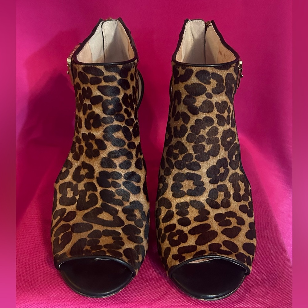 Louise et Cie Olivia Leopard Cut-Out Pumps Booties - Picture 3 of 5